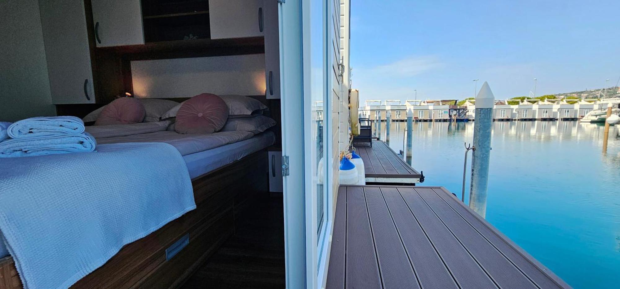 Floating Sea House - Vital Lux Apartment *